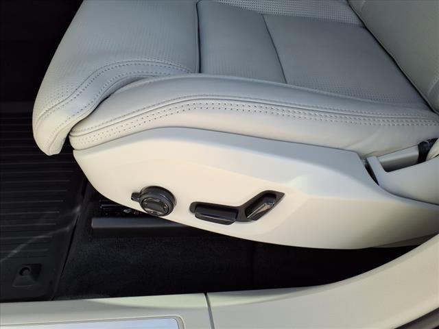 2023 Volvo XC60 B5 Ultimate Bright Theme