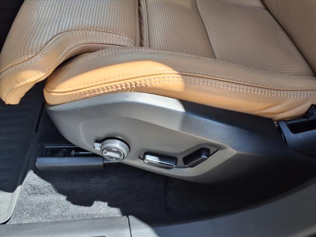 2023 Volvo XC60 B5 Ultimate Bright Theme