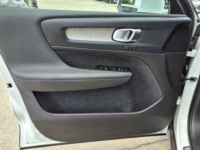 2024 Volvo XC40 B5 Plus Bright Theme