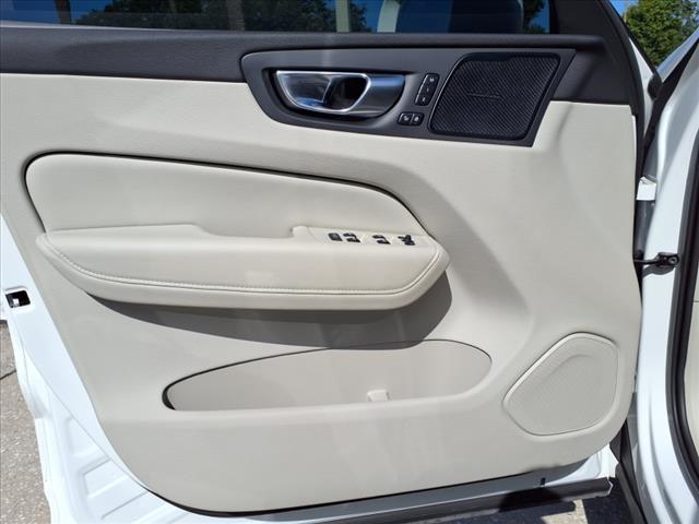 2023 Volvo XC60 B5 Ultimate Bright Theme