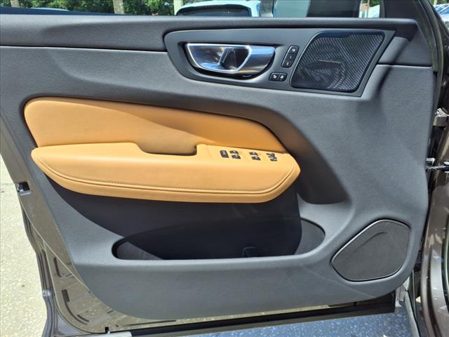 2023 Volvo XC60 B5 Ultimate Bright Theme