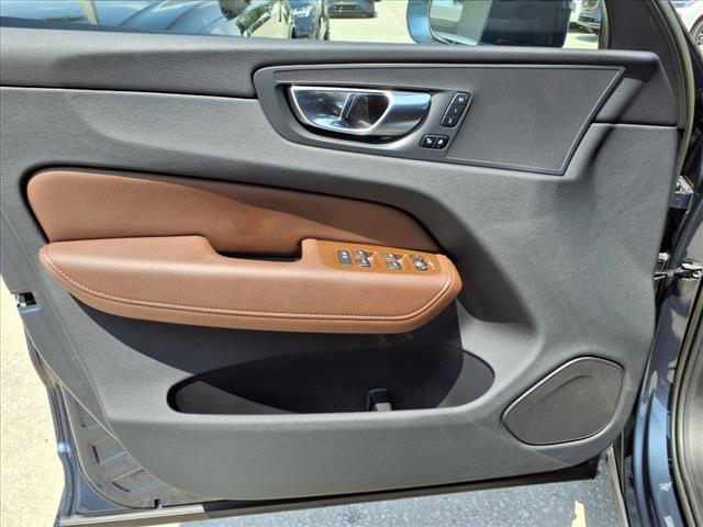 2022 Volvo XC60 B5 Momentum