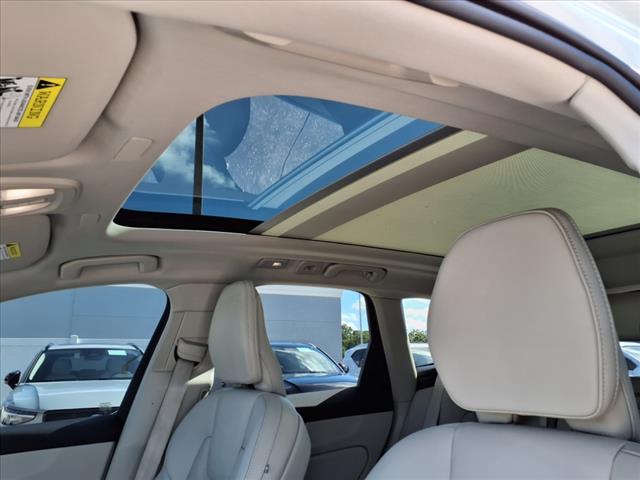 2023 Volvo XC60 B5 Ultimate Bright Theme