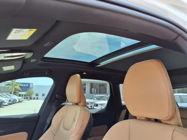 2023 Volvo XC60 B5 Ultimate Bright Theme