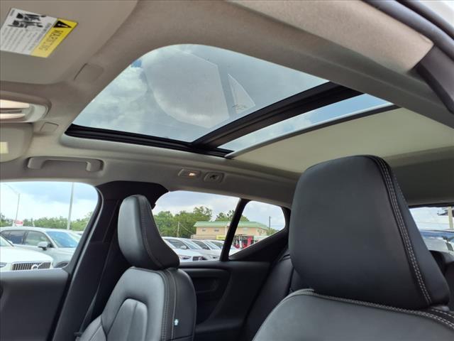 2024 Volvo XC40 B5 Plus Bright Theme