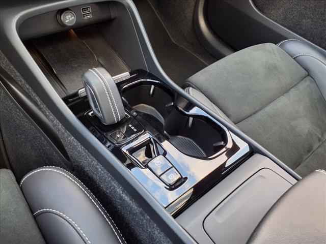 2022 Volvo XC40 T4 R-Design