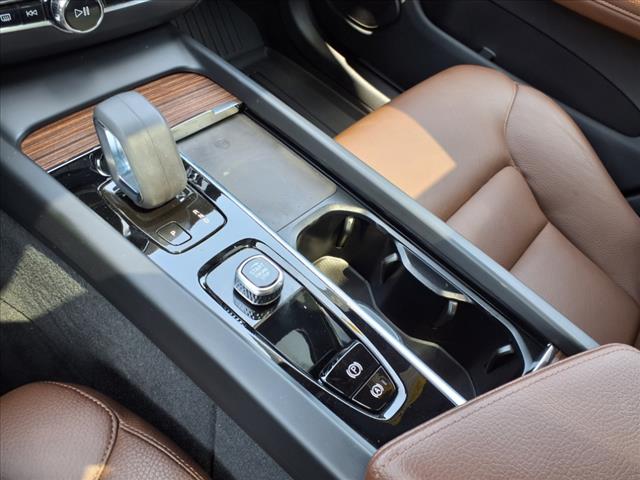 2022 Volvo XC60 B5 Momentum