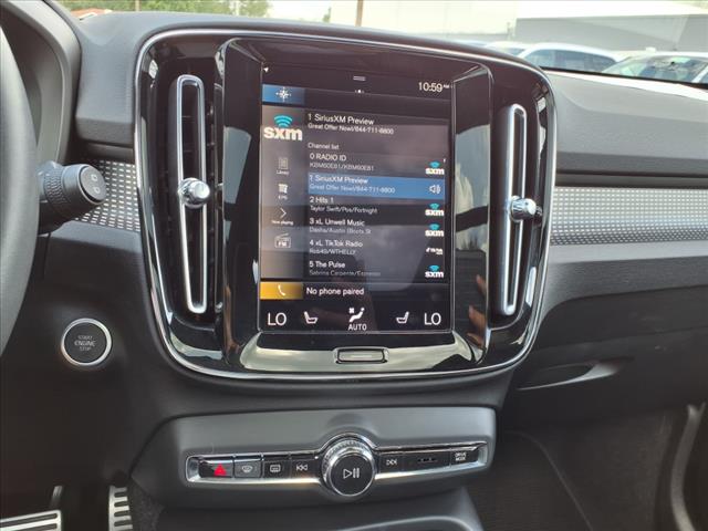 2022 Volvo XC40 T4 R-Design