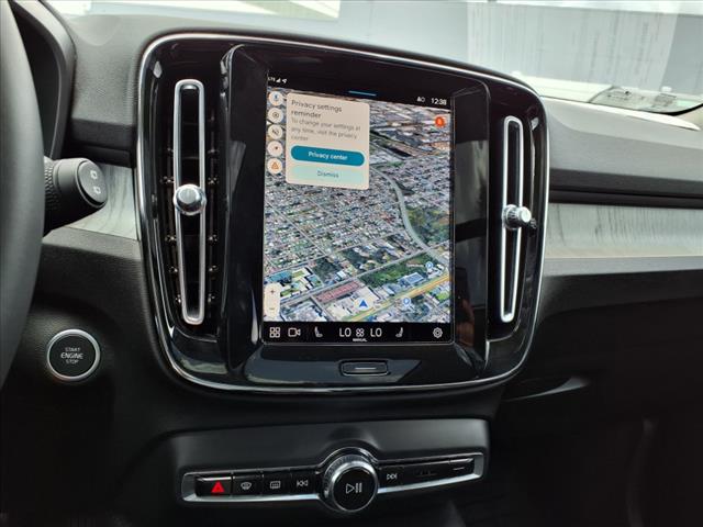 2024 Volvo XC40 B5 Plus Bright Theme