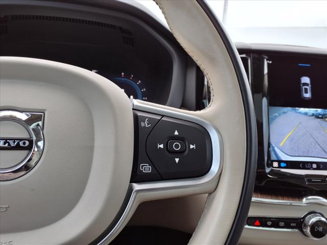 2022 Volvo XC60 B5 Momentum
