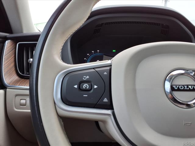 2022 Volvo XC60 B5 Momentum