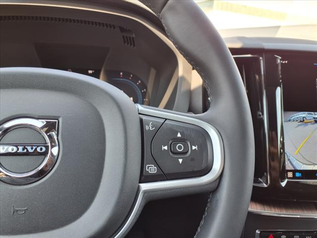 2022 Volvo XC60 B5 Momentum
