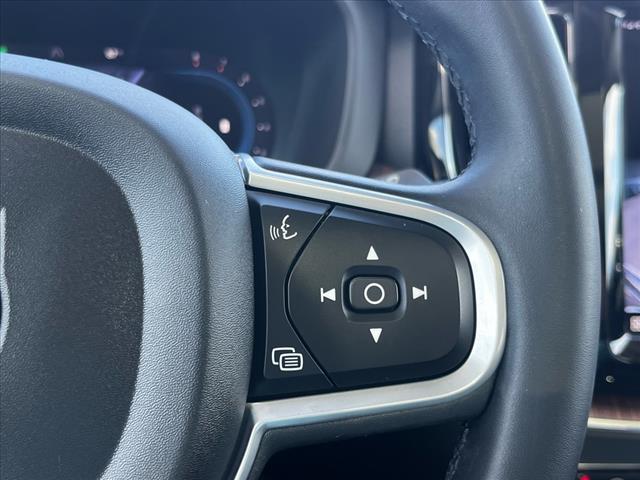 2022 Volvo XC60 B5 Momentum