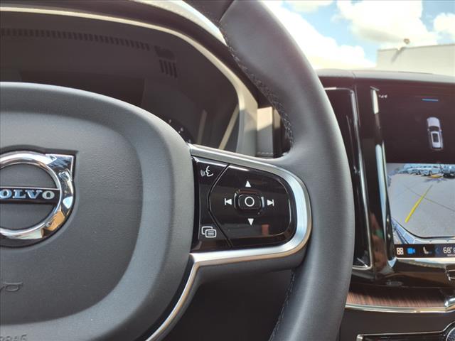 2023 Volvo XC60 B5 Ultimate Dark Theme