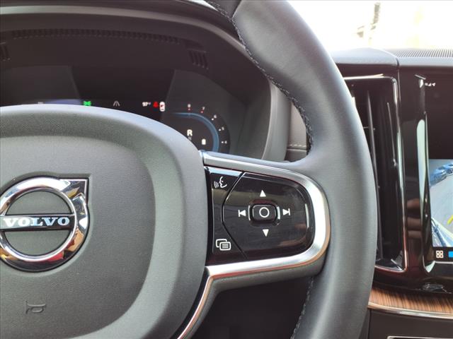 2023 Volvo XC60 B5 Ultimate Bright Theme