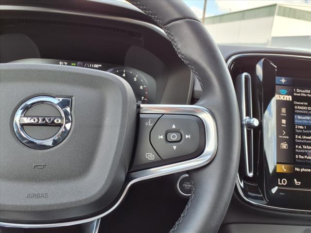 2022 Volvo XC40 T4 R-Design