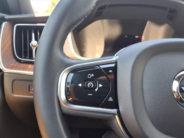 2023 Volvo XC60 B5 Ultimate Bright Theme
