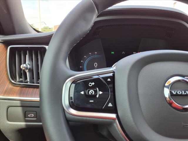 2023 Volvo XC60 B5 Ultimate Bright Theme