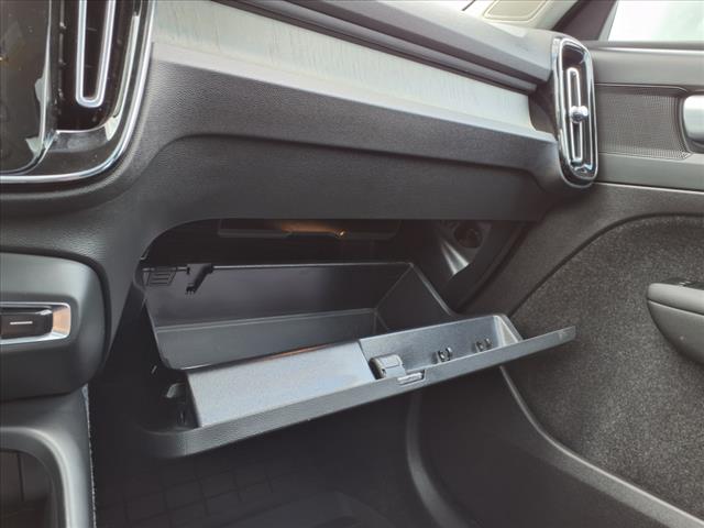 2024 Volvo XC40 B5 Plus Bright Theme