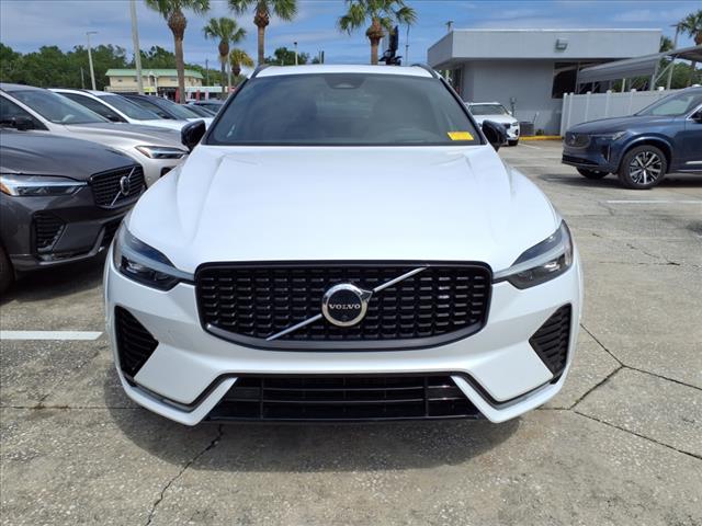 2022 Volvo XC60 B5 R-Design