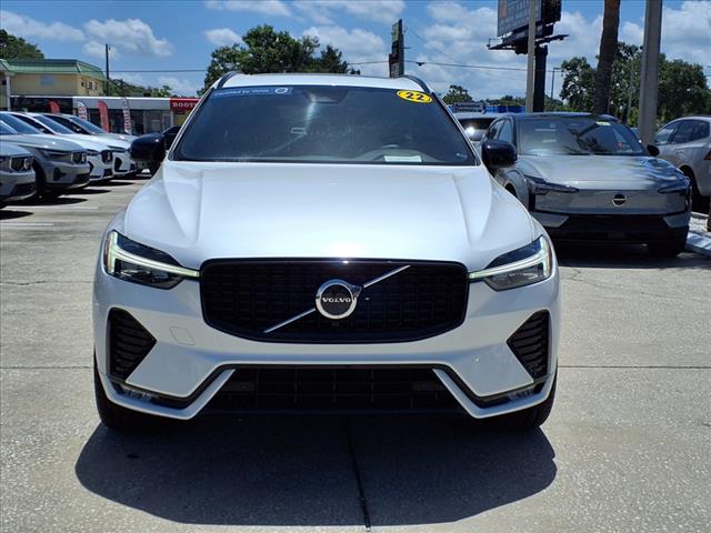 2022 Volvo XC60 B5 R-Design