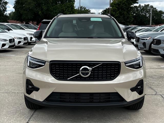 2025 Volvo XC40 B5 Plus Dark Theme
