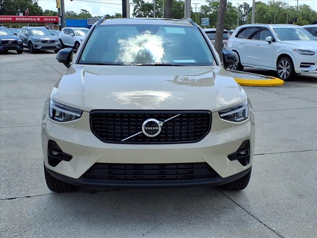 2025 Volvo XC40 B5 Plus Dark Theme