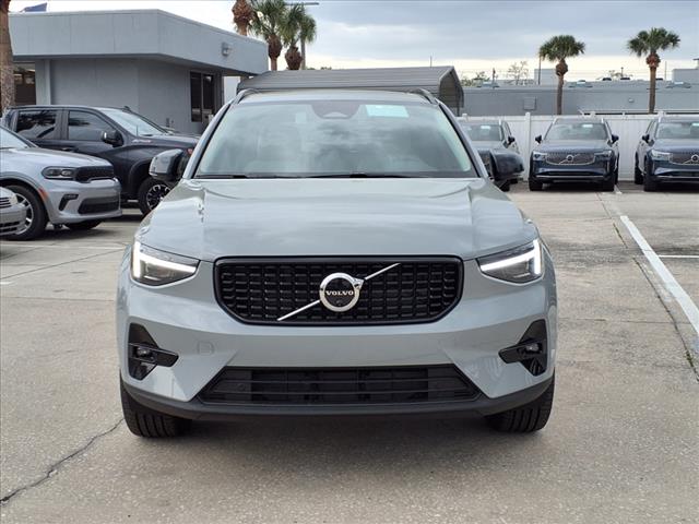 2025 Volvo XC40 B5 Plus Dark Theme