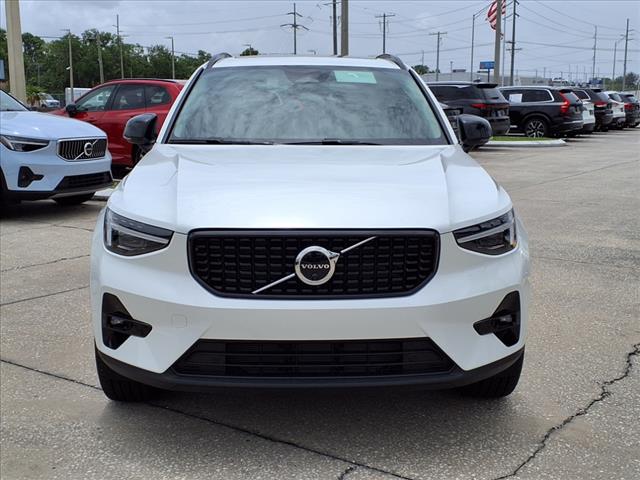 2025 Volvo XC40 B5 Plus Dark Theme