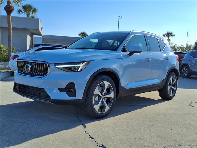 2025 Volvo XC40 B5 Plus Bright Theme