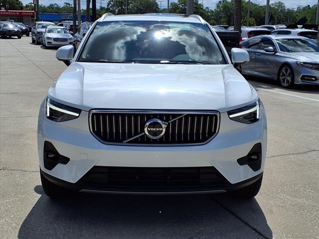 2025 Volvo XC40 B5 Ultra Bright Theme