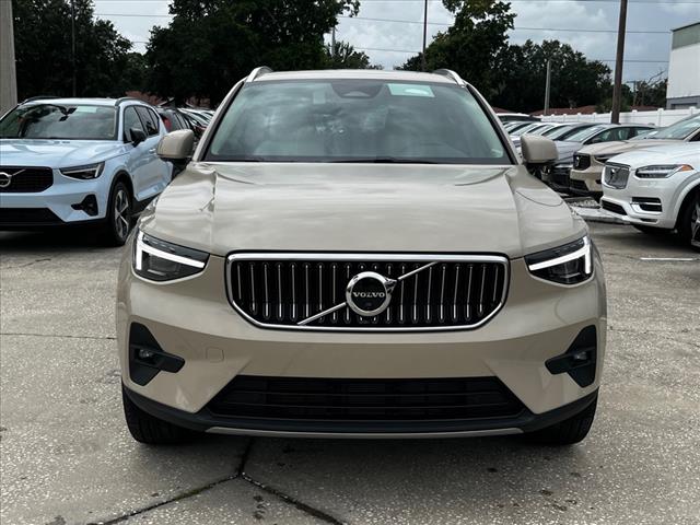 2025 Volvo XC40 B5 Ultra Bright Theme