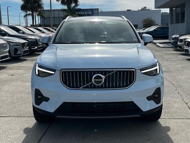 2025 Volvo XC40 B5 Ultra Bright Theme