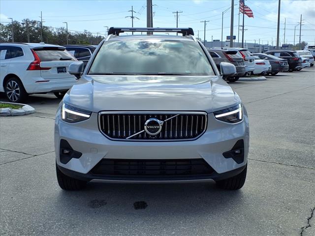 2025 Volvo XC40 B5 Ultra Bright Theme