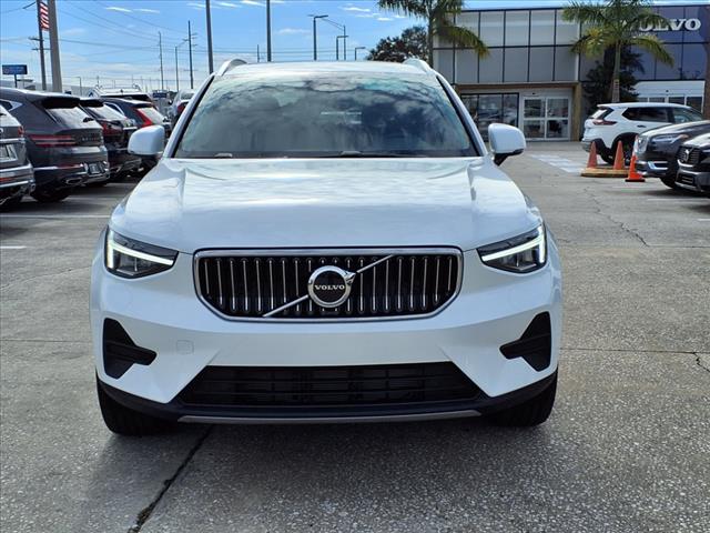 2025 Volvo XC40 B5 Core Bright Theme