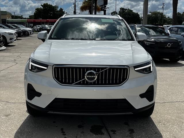 2025 Volvo XC40 B5 Core Bright Theme