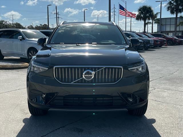 2025 Volvo XC40 B5 Core Bright Theme