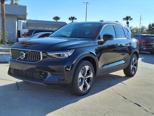 2025 Volvo XC40 B5 Core Bright Theme
