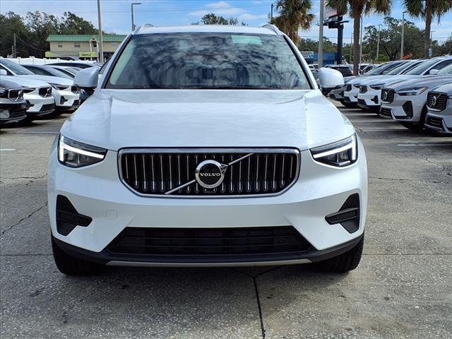2025 Volvo XC40 B5 Core Bright Theme