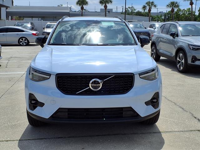 2025 Volvo XC40 B5 Ultra Dark Theme