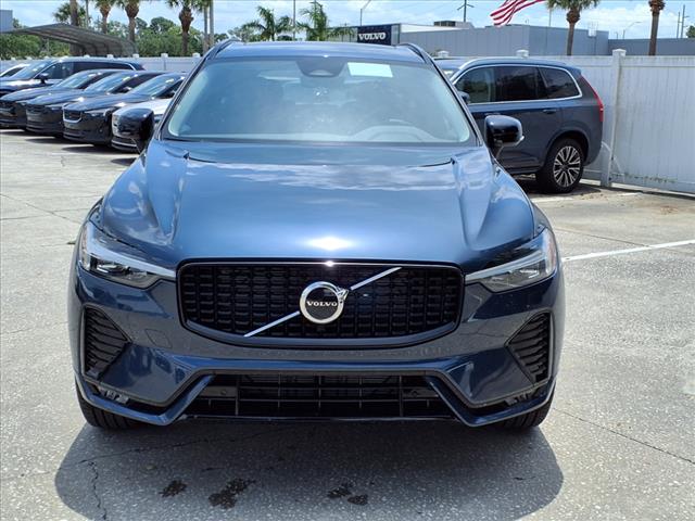 2025 Volvo XC60 B5 Core Dark Theme