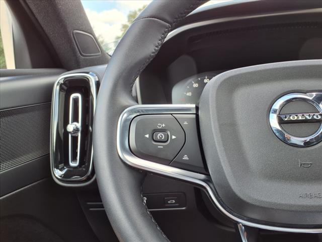 2022 Volvo XC40 T4 R-Design