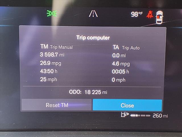 2023 Volvo XC60 B5 Ultimate Dark Theme