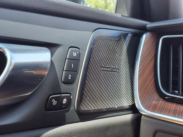 2023 Volvo XC60 B5 Ultimate Bright Theme