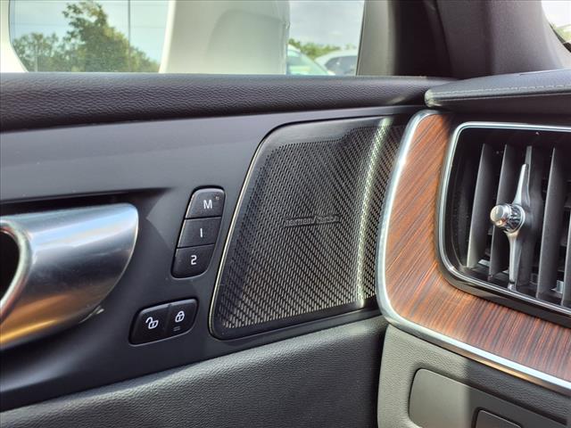 2023 Volvo XC60 B5 Ultimate Bright Theme
