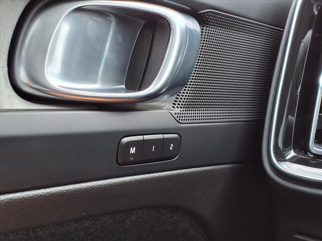 2024 Volvo XC40 B5 Plus Bright Theme