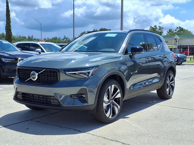 2026 Volvo XC40 B4 Plus Bright Theme
