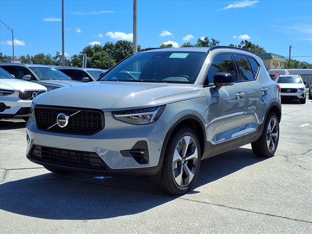 2026 Volvo XC40 B4 Plus Bright Theme