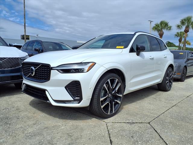 2022 Volvo XC60 B5 R-Design