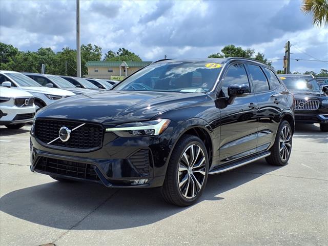 2023 Volvo XC60 B5 Ultimate Dark Theme